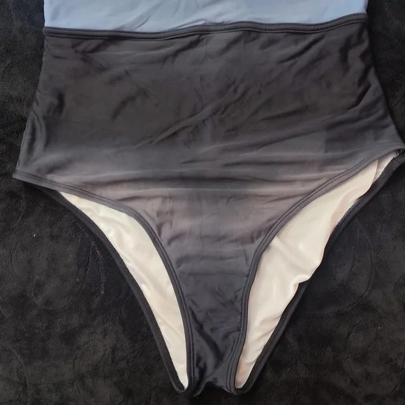 Colorblock One-Piece Swimsuit CUPSHE SWIMWEAR ONE-PIECE - Picture 3 of 13